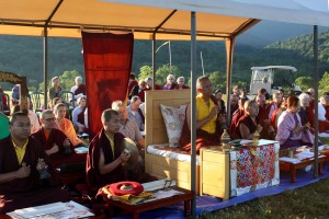 HE Dzigar Kongtrul with HE Jetsün Khandro Rinpoche, Minling Jetsün Dechen Paldrön, Ven. Acarya Namdrol Gyatso, and Umdze Ven. Thrinley Gyaltsen and Lotus Garden sangha members.