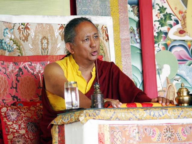 His Eminence Dzigar Kongtrul Rinpoche teaching on the Uttaratantra-Shastra during the Mindrol Lekshey, July 2016.