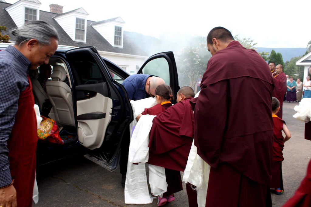 Minling Jetsün Rinpoche greets Jampal Rinpoche