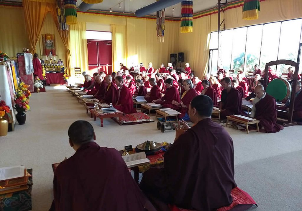 Mindrolling monks lead students in practice